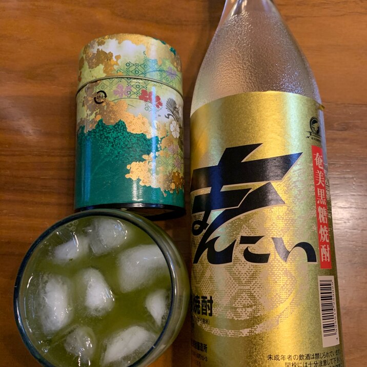 奄美黒糖焼酎の抹茶割り